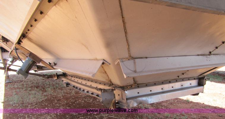 image for item 3440 2000 Wilson 43' aluminum grain trailer