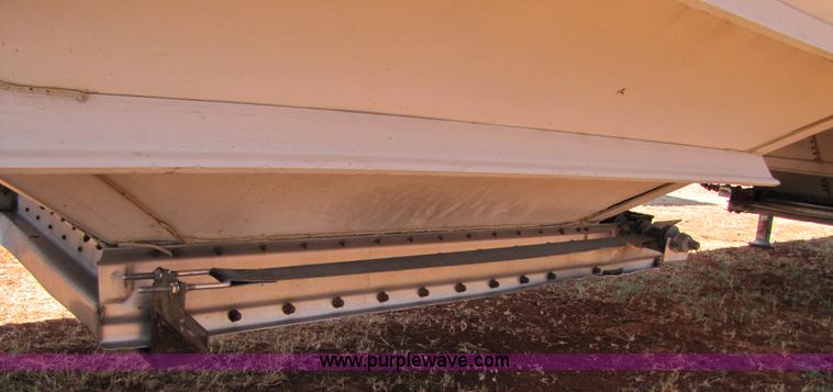 image for item 3440 2000 Wilson 43' aluminum grain trailer