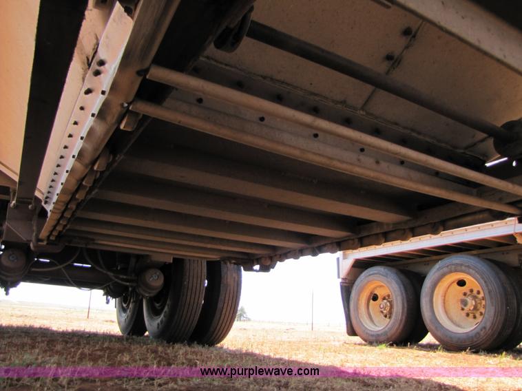 image for item 3440 2000 Wilson 43' aluminum grain trailer