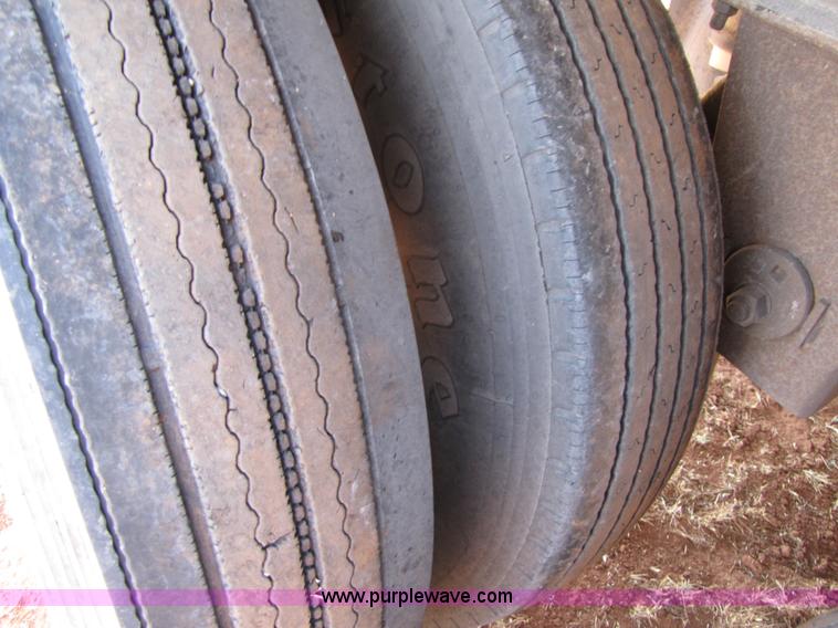 image for item 3440 2000 Wilson 43' aluminum grain trailer