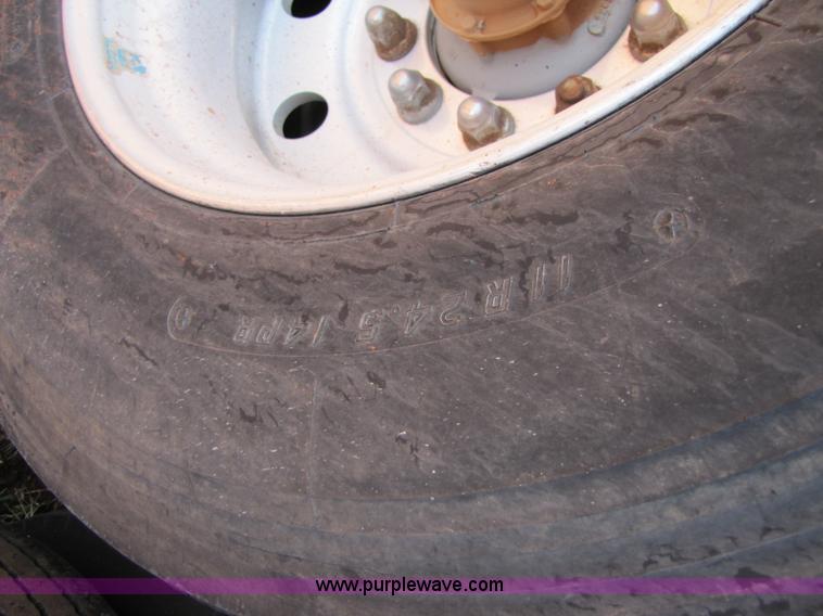 image for item 3440 2000 Wilson 43' aluminum grain trailer