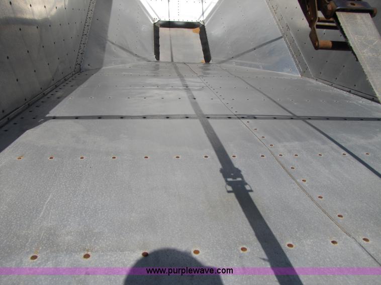 image for item 3440 2000 Wilson 43' aluminum grain trailer