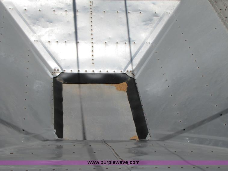 image for item 3440 2000 Wilson 43' aluminum grain trailer