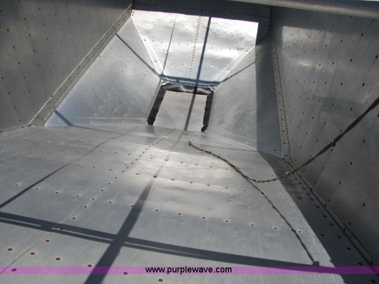 image for item 3440 2000 Wilson 43' aluminum grain trailer