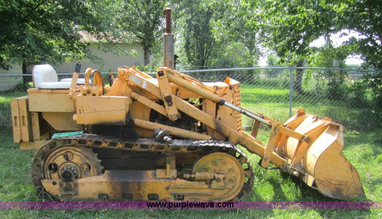 image for item 3783 Oliver OC 4 track loader