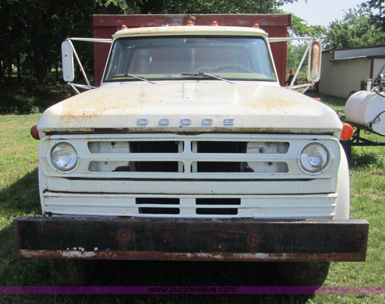 image for item 3784 1973 Dodge D800 two-ton dump truck