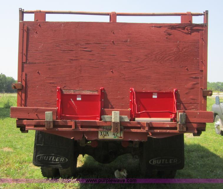 image for item 3784 1973 Dodge D800 two-ton dump truck