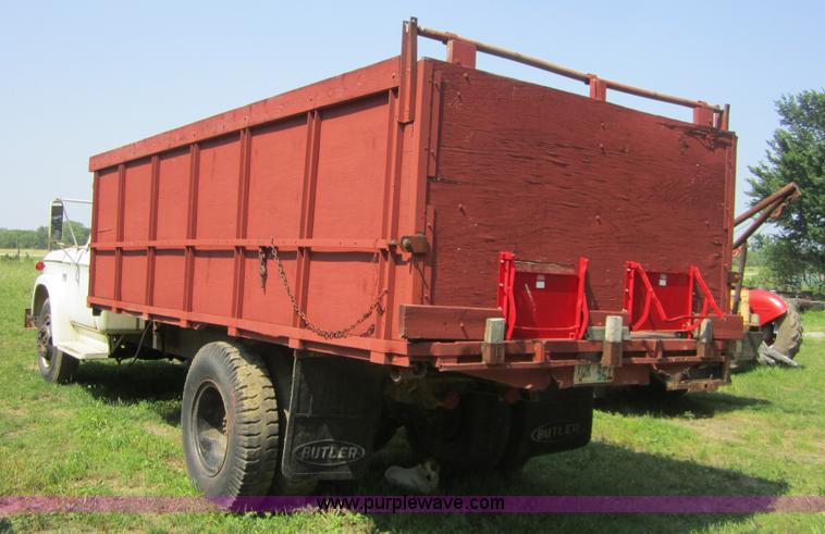 image for item 3784 1973 Dodge D800 two-ton dump truck
