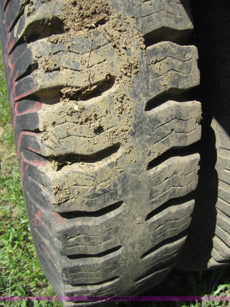 image for item 3784 1973 Dodge D800 two-ton dump truck