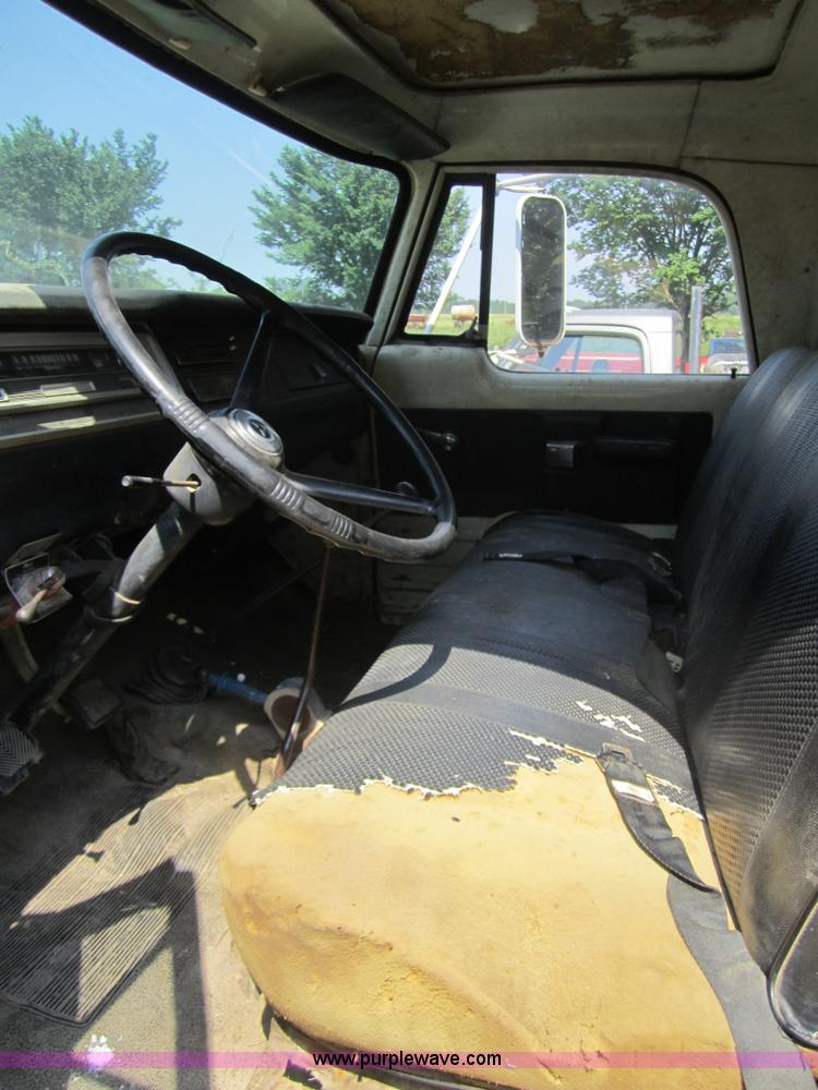 image for item 3784 1973 Dodge D800 two-ton dump truck