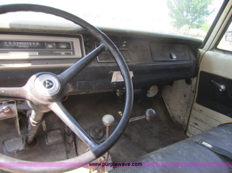 image for item 3784 1973 Dodge D800 two-ton dump truck