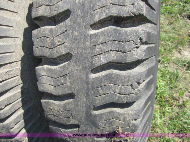 image for item 3784 1973 Dodge D800 two-ton dump truck