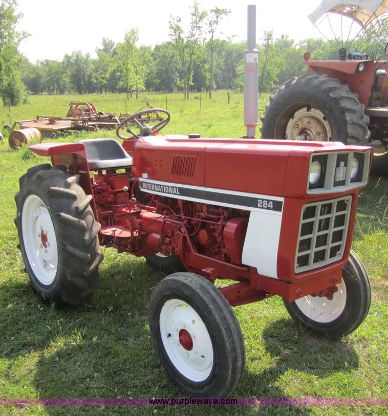 image for item 3787 International 284 tractor