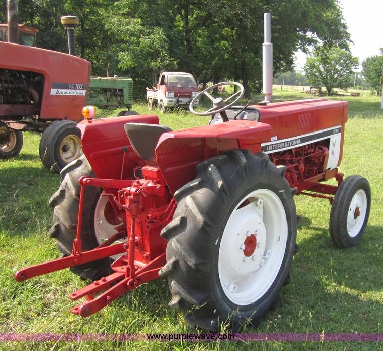 image for item 3787 International 284 tractor