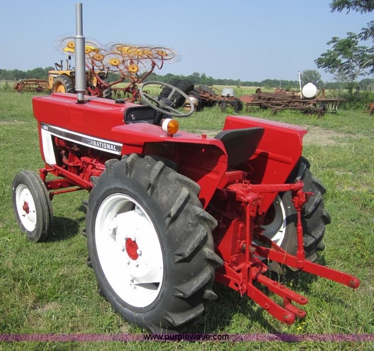 image for item 3787 International 284 tractor