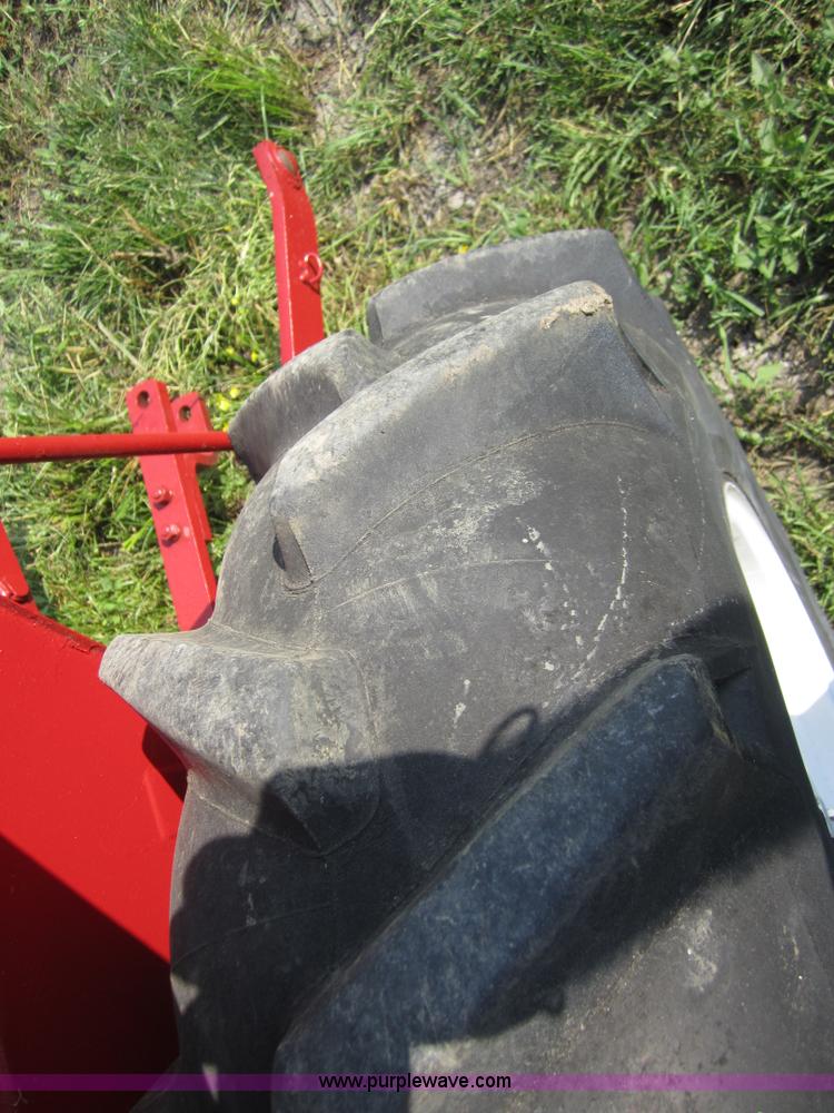 image for item 3787 International 284 tractor