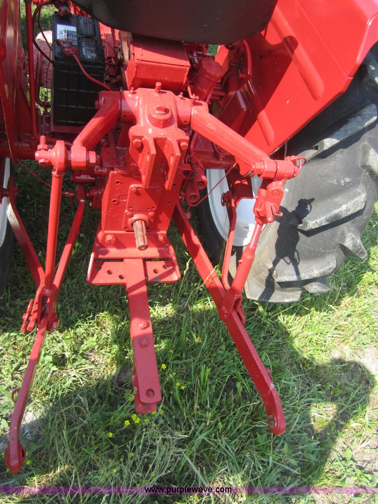 image for item 3787 International 284 tractor