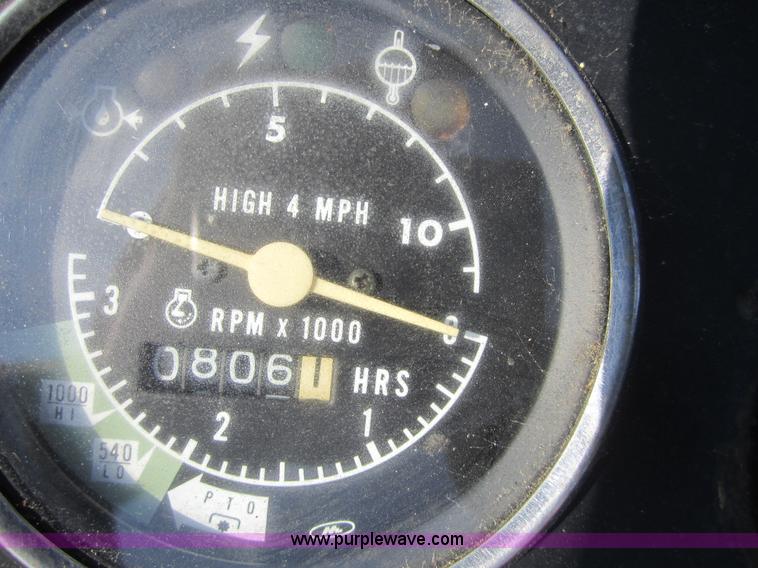 image for item 3787 International 284 tractor