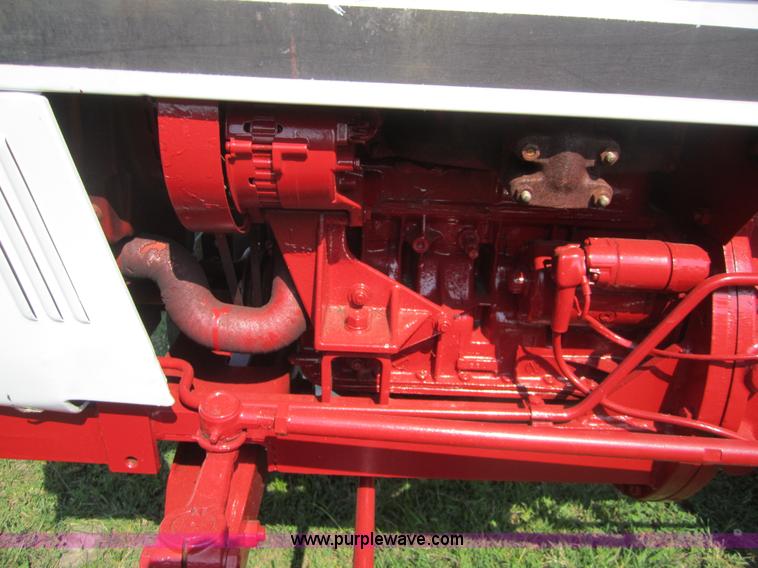 image for item 3787 International 284 tractor