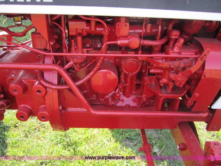 image for item 3787 International 284 tractor