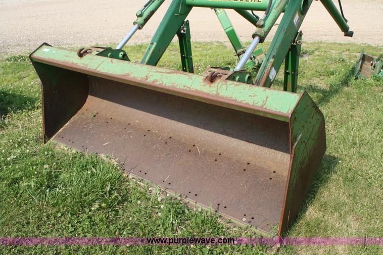 image for item 4713 John Deere 725 loader with mounting brackets