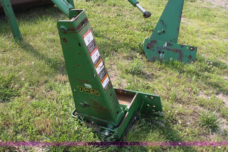 image for item 4713 John Deere 725 loader with mounting brackets