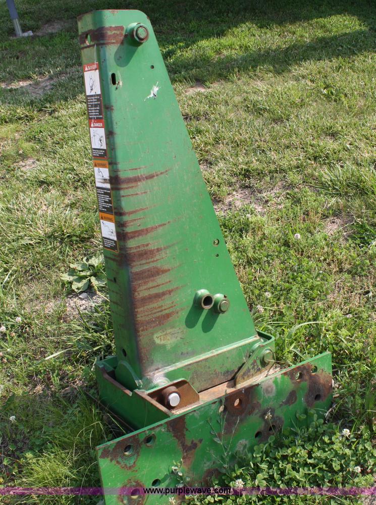 image for item 4713 John Deere 725 loader with mounting brackets