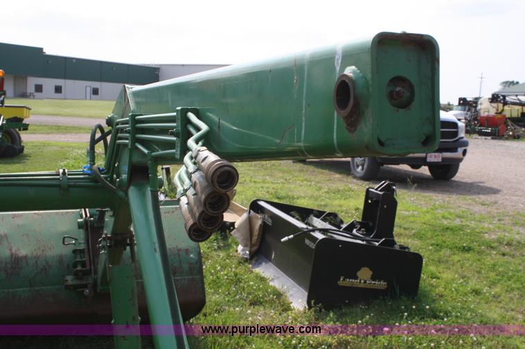 image for item 4713 John Deere 725 loader with mounting brackets