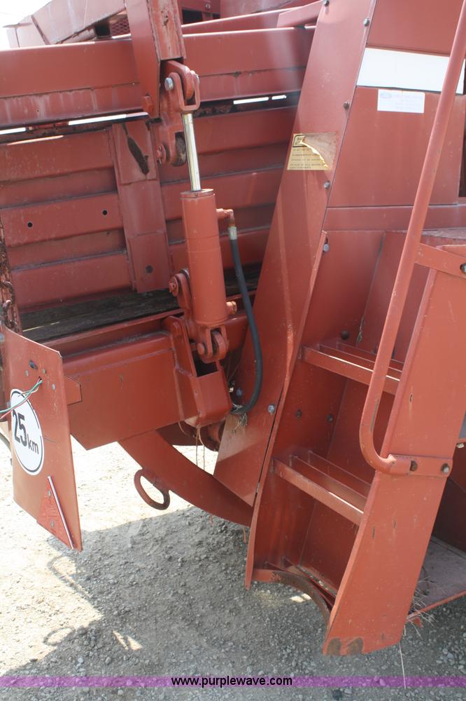 image for item 4742 Hesston 4700 square baler