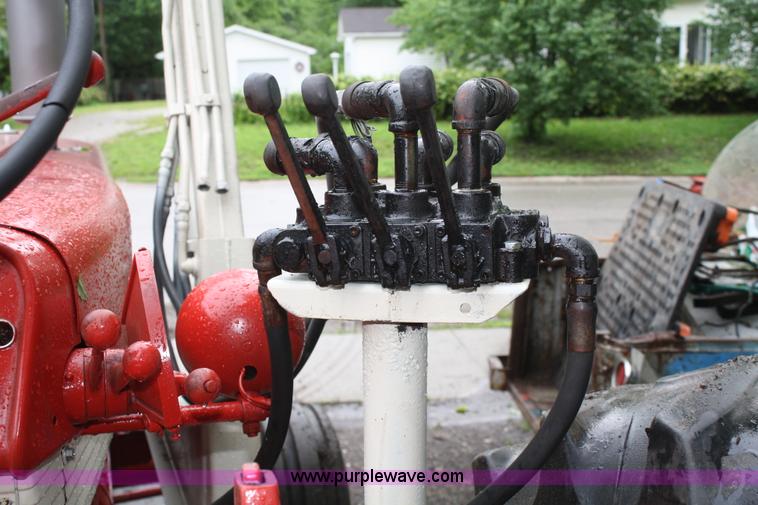 image for item 5075 International Farmall 560 tractor with loader