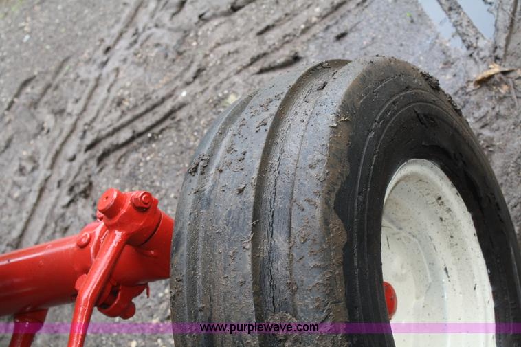 image for item 5075 International Farmall 560 tractor with loader