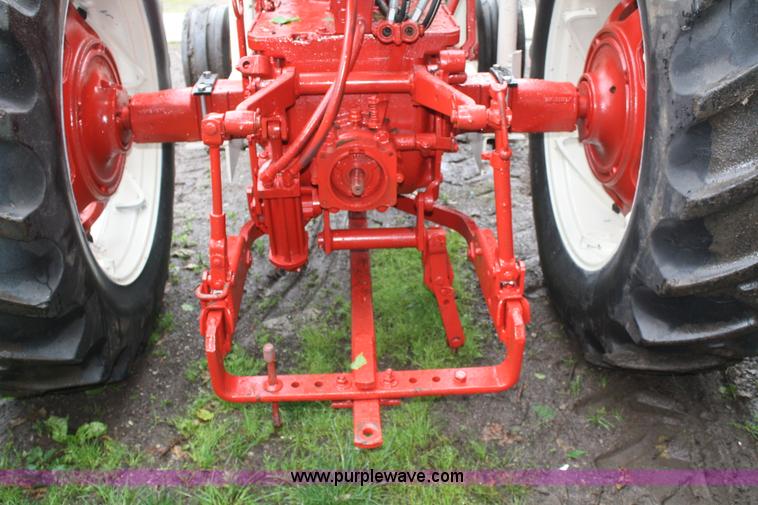 image for item 5075 International Farmall 560 tractor with loader