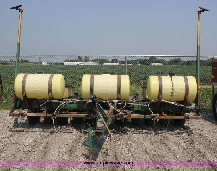 image for item 5090 John Deere 7000 six row planter