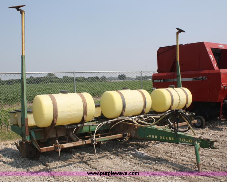 image for item 5090 John Deere 7000 six row planter