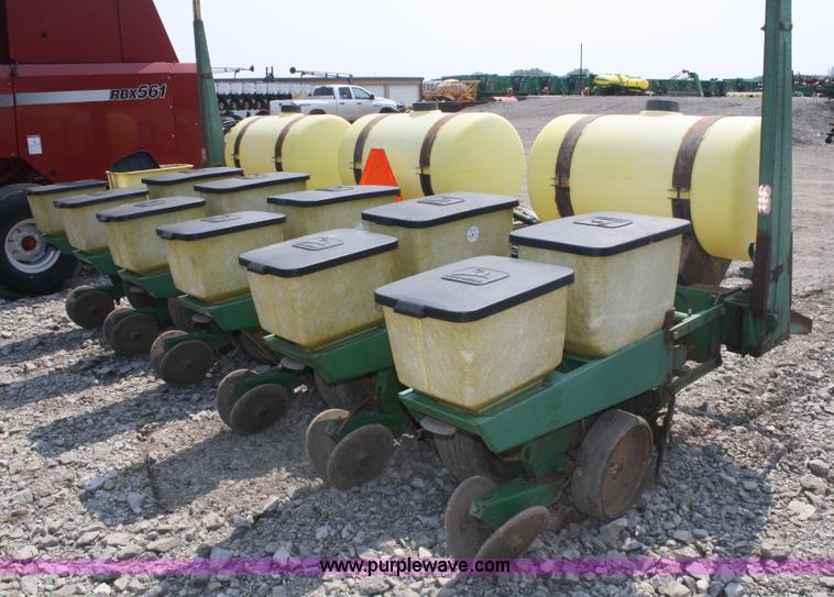 image for item 5090 John Deere 7000 six row planter