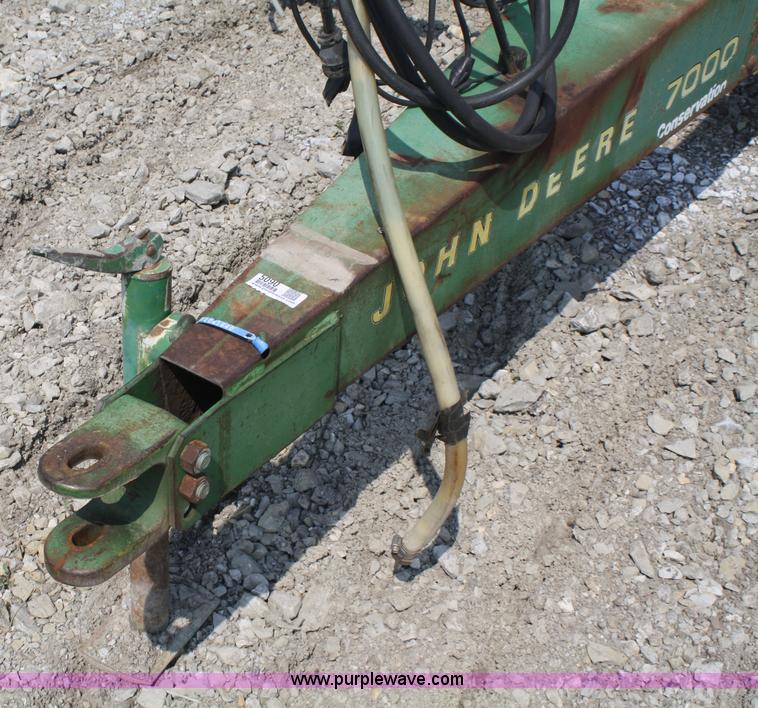 image for item 5090 John Deere 7000 six row planter