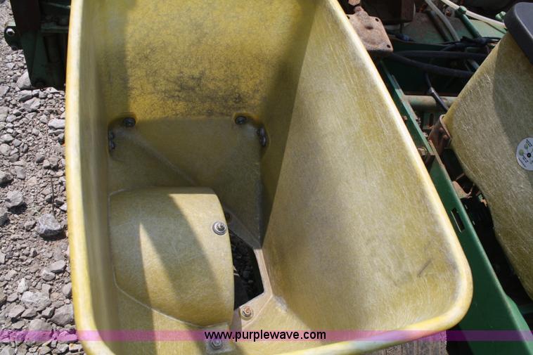 image for item 5090 John Deere 7000 six row planter