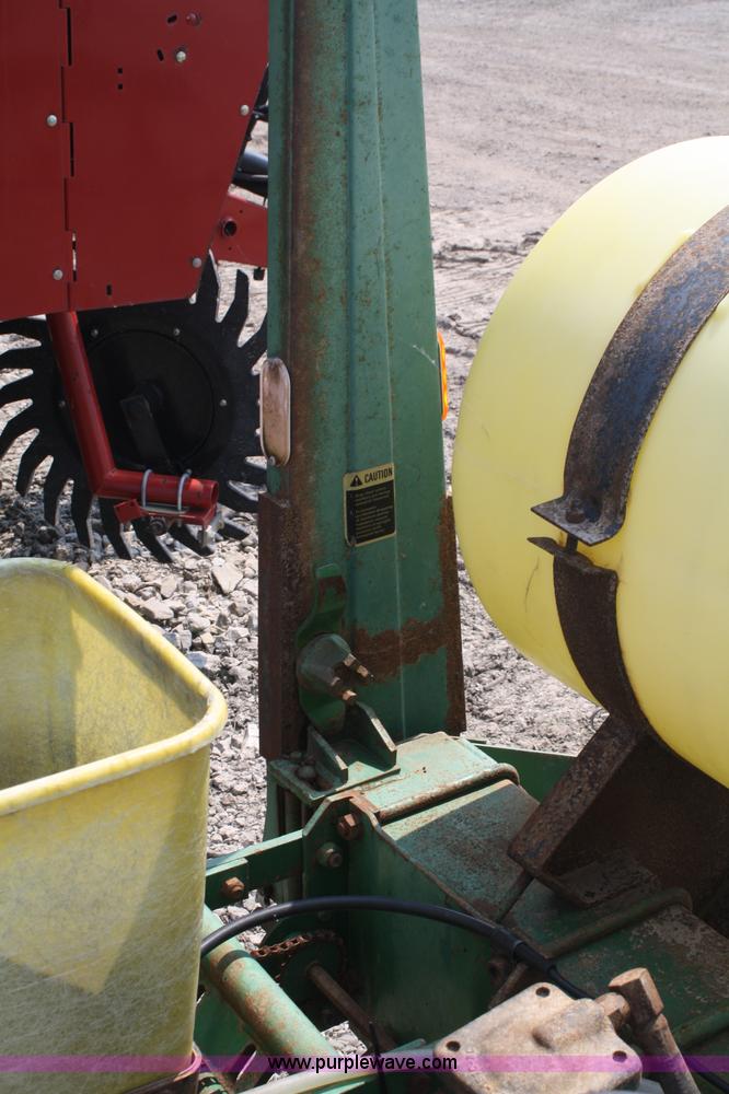 image for item 5090 John Deere 7000 six row planter