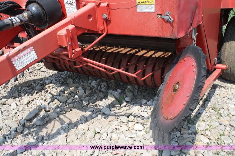 image for item 5093 Gehl RB1875 round baler