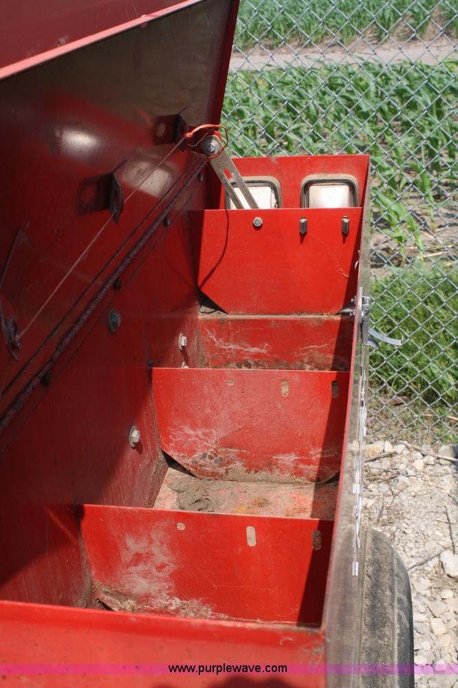 image for item 5093 Gehl RB1875 round baler