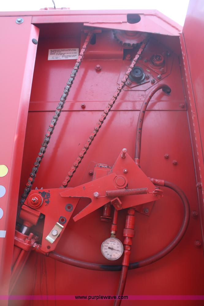 image for item 5093 Gehl RB1875 round baler