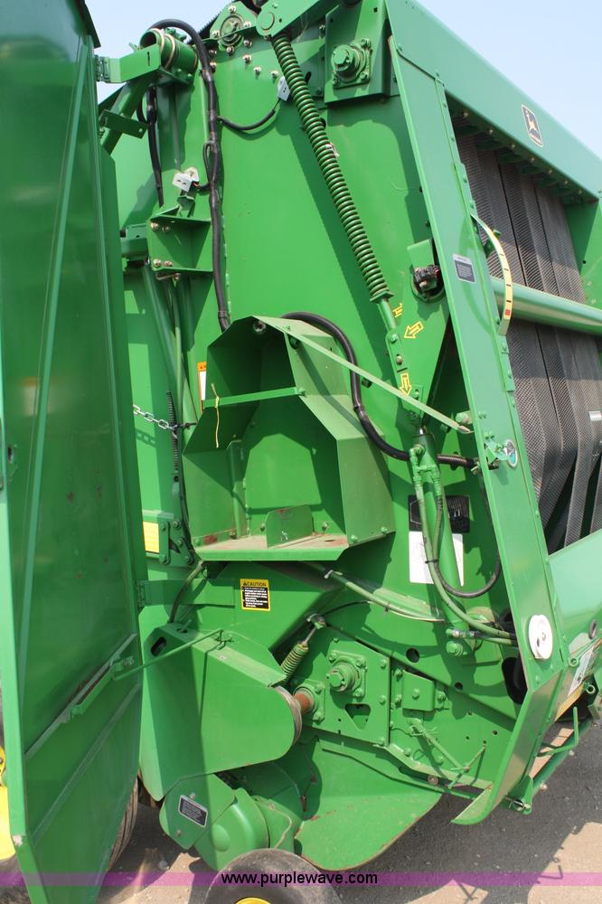 image for item 5112 1998 John Deere 566 round baler