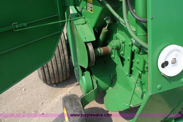 image for item 5112 1998 John Deere 566 round baler