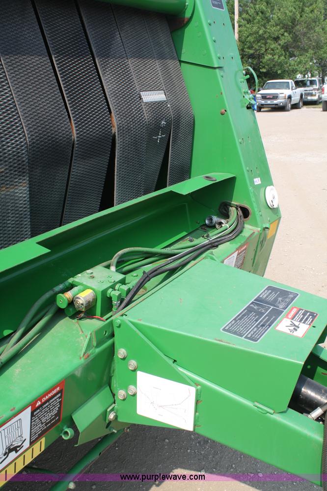image for item 5112 1998 John Deere 566 round baler