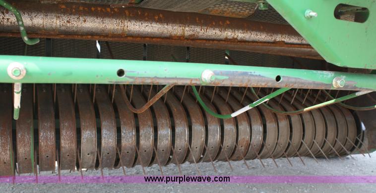 image for item 5112 1998 John Deere 566 round baler