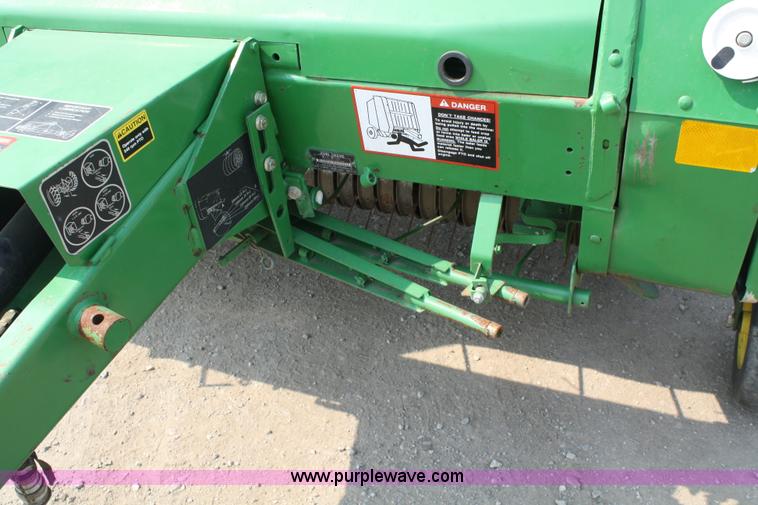 image for item 5112 1998 John Deere 566 round baler