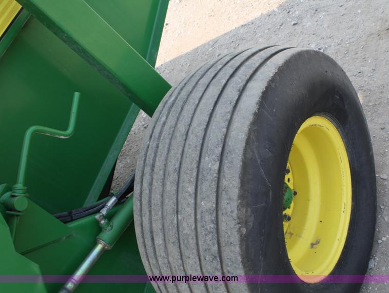 image for item 5112 1998 John Deere 566 round baler