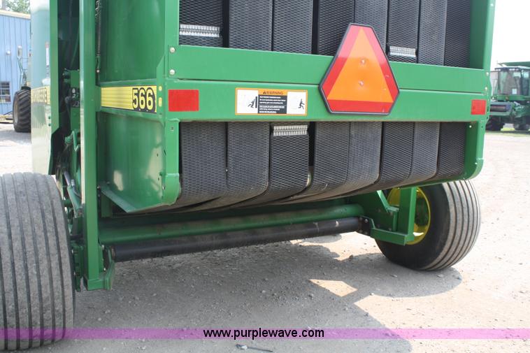 image for item 5112 1998 John Deere 566 round baler