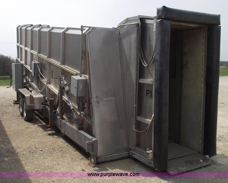 image for item 5374 35' aluminum towable livestock chute