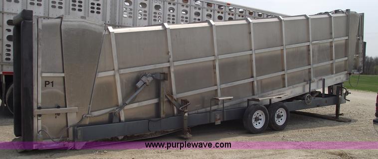 image for item 5374 35' aluminum towable livestock chute